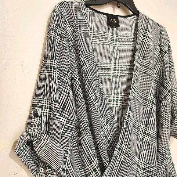 W5 Top Size Medium Green Open Front Twist Roll Tab Sleeves Lightweight New - Picture 9 of 9